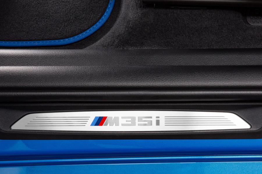 Детали интерьера BMW X2 M35i (F39) 2018 года  (WW) (фото 47 из 131)